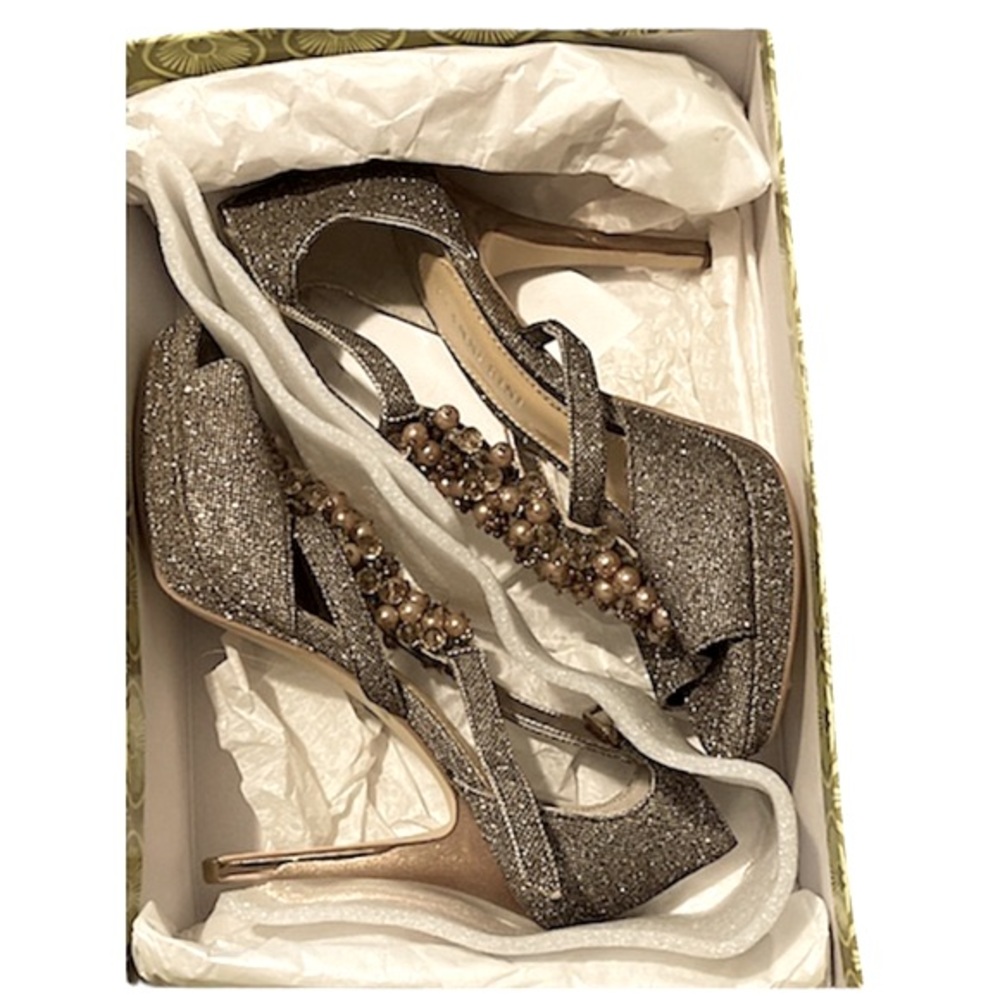 🛍️ NEW Gianni Bini Pearl Embellished Dress Sandals